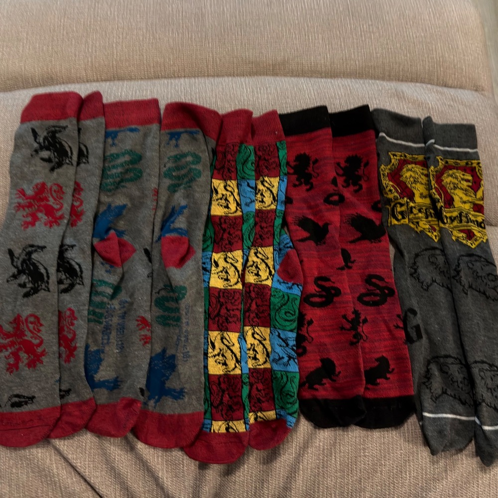 Harry Potter Crew Socks Lot of 5 Pairs Hogwarts House Crests Gryffindor Multi